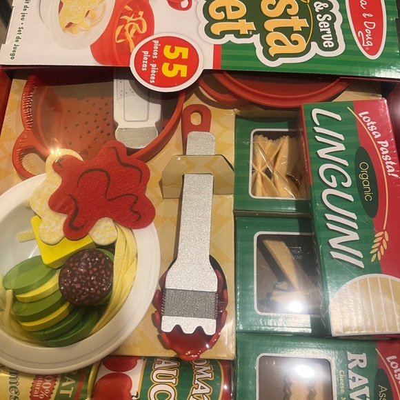 NEW Melissa & Doug Pasta Play Set - Picture 2 of 3